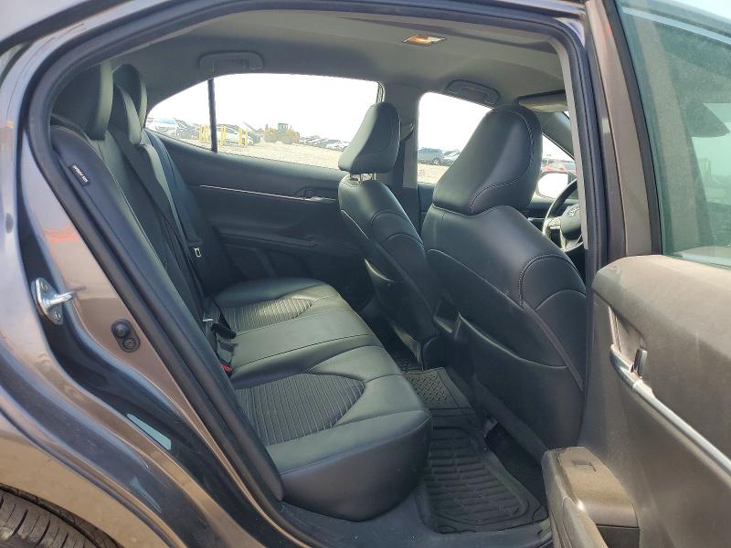 51509896 :رقم المزاد ، 4T1G11AK5NU711318 vin ، 2022 Toyota Camry مزاد بيع