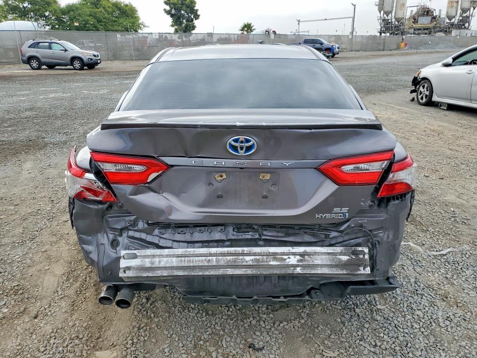 51894956 :رقم المزاد ، 4T1B21HK5JU507545 vin ، 2018 Toyota Camry Hybrid مزاد بيع