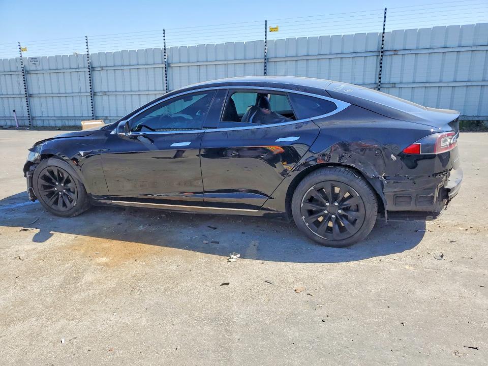 51371646 :رقم المزاد ، 5YJSA1E27JF280895 vin ، 2018 Tesla Model S مزاد بيع