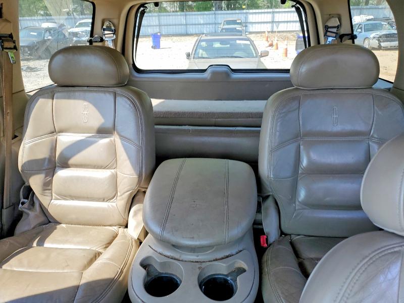 48108216 :رقم المزاد ، 5LMPU28A9YLJ00290 vin ، 2000 Lincoln Townhouse Navigator مزاد بيع