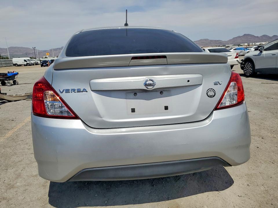 48914476 :رقم المزاد ، 3N1CN7AP1JK431883 vin ، 2018 Nissan Versa مزاد بيع