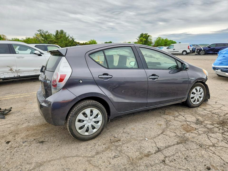 Продажа на аукционе авто 2013 Toyota Prius C, vin: JTDKDTB32D1557109, номер лота: 51190496