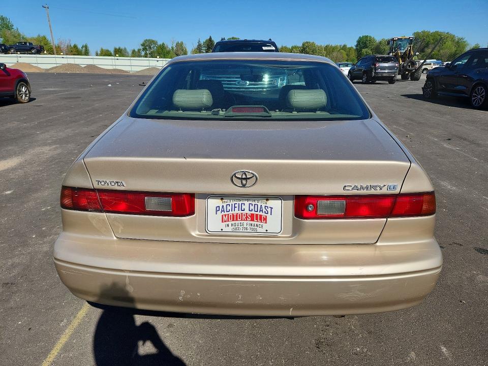 52019346 :رقم المزاد ، JT2BG28K8W0250156 vin ، 1998 Toyota Camry مزاد بيع