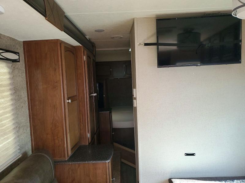51091266 :رقم المزاد ، 5ZT2FEPB1HL001534 vin ، 2017 Coachman Trailers مزاد بيع
