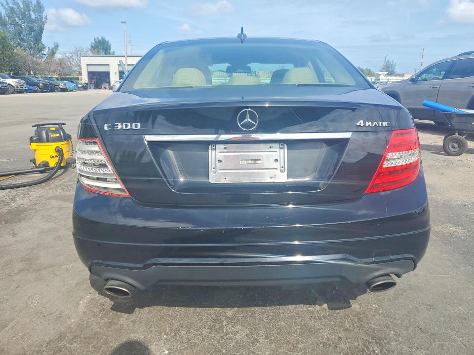 Продажа на аукционе авто 2012 Mercedes-benz C, vin: WDDGF8BB7CR233390, номер лота: 48153726