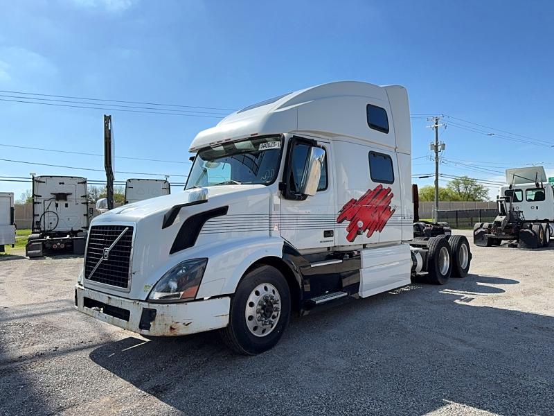 51886066 :رقم المزاد ، 4V4NC9EH2EN152537 vin ، 2014 Volvo Vn مزاد بيع