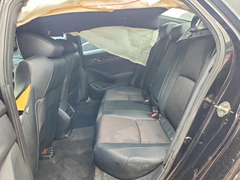 51543356 :رقم المزاد ، 1HGCV1F38JA173252 vin ، 2018 Honda Accord مزاد بيع