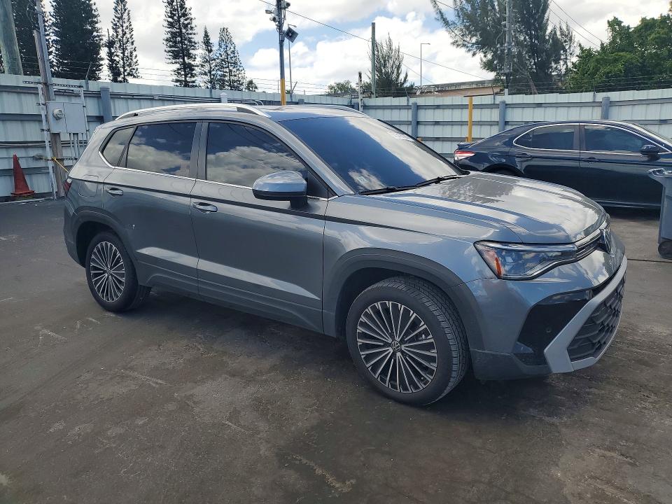 50543026 :رقم المزاد ، 3VVEC7B28SM015805 vin ، 2025 Volkswagen Taos مزاد بيع