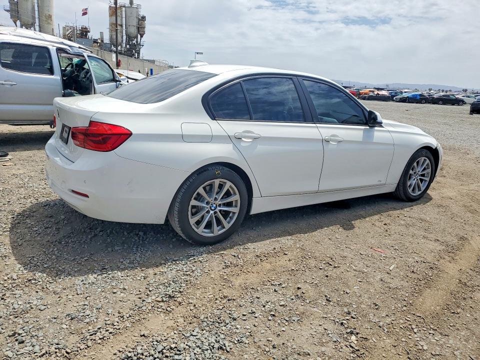 Продаж на аукціоні авто 2017 Bmw 320, vin: WBA8A3C38HK692142, номер лоту: 51678366