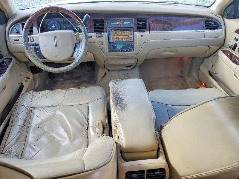2006 Lincoln Town Car მანქანა იყიდება აუქციონზე, vin: 1LNHM83W56Y635906, აუქციონის ნომერი: 50696296