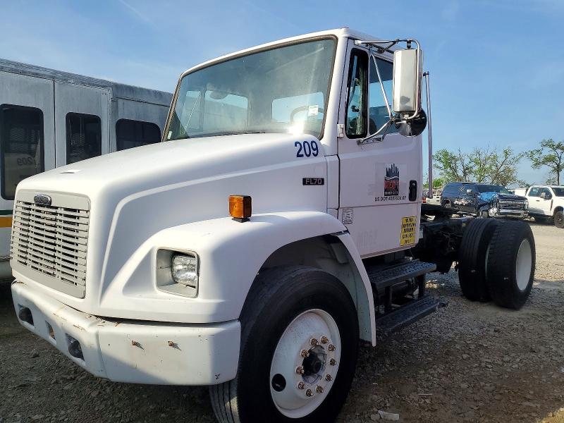 49302046 :رقم المزاد ، 1FUBBUDC44HM87511 vin ، 2004 Freightliner Medium Conventional مزاد بيع