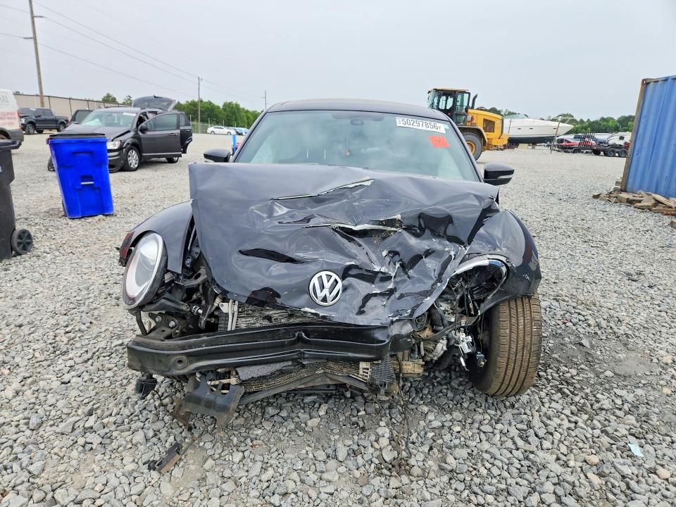 50297856 :رقم المزاد ، 3VWFD7AT1JM706003 vin ، 2018 Volkswagen Beetle مزاد بيع