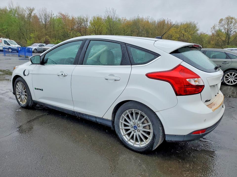2014 Ford Focus მანქანა იყიდება აუქციონზე, vin: 1FADP3R49EL274121, აუქციონის ნომერი: 51825416