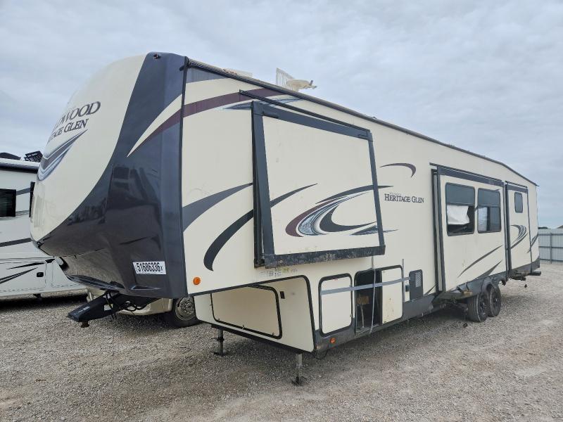 51686336 :رقم المزاد ، 4X4FWBM27LV703550 vin ، 2020 Wildwood Forest Riv مزاد بيع
