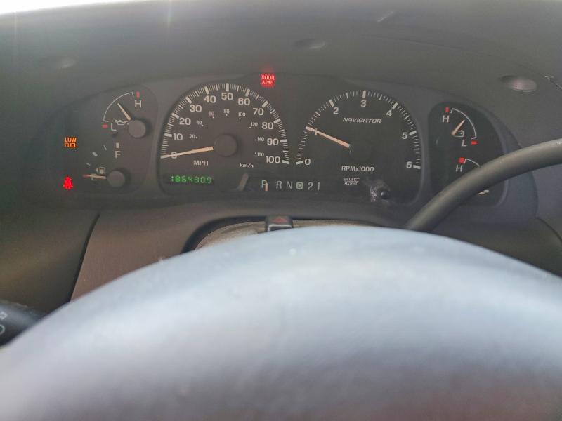 49468906 :رقم المزاد ، 5LMFU28R71LJ22036 vin ، 2002 Lincoln Navigator مزاد بيع