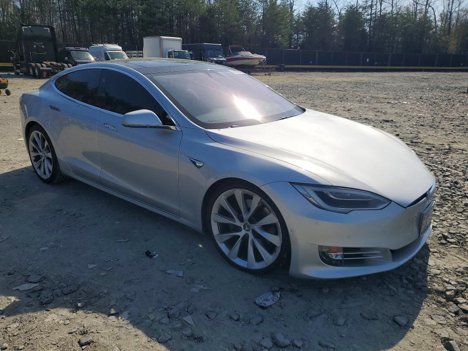 48008436 :رقم المزاد ، 5YJSA1E20JF253571 vin ، 2018 Tesla Model S مزاد بيع
