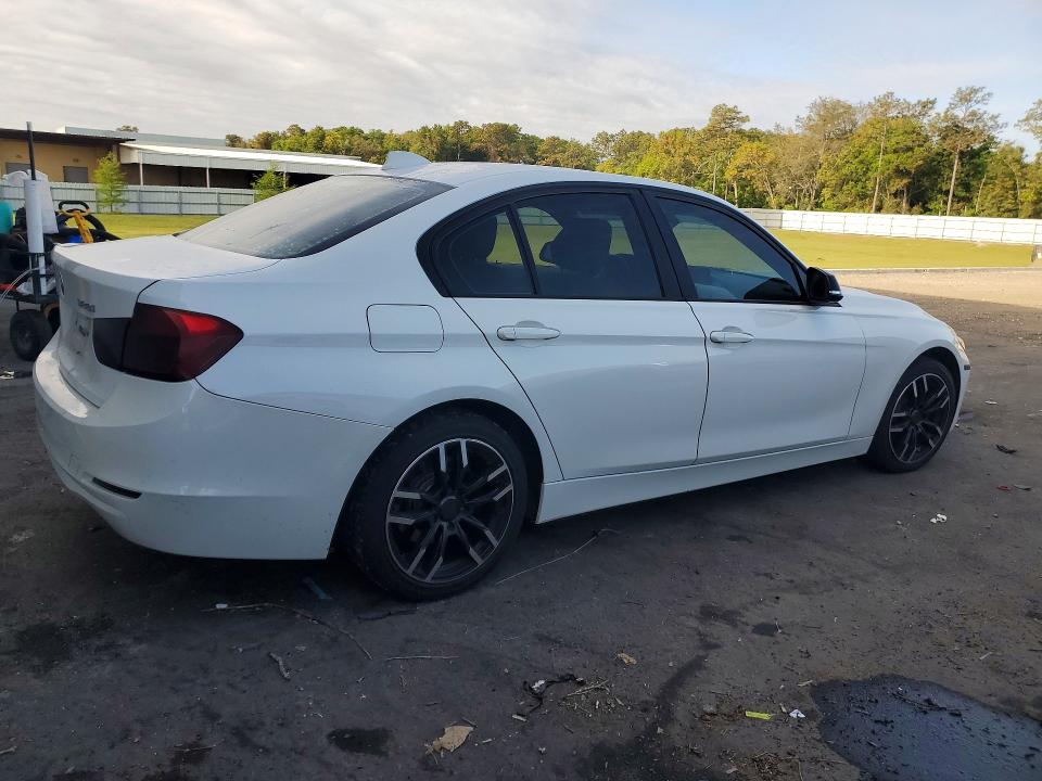 50219116 :رقم المزاد ، WBA3C1G57DNN93387 vin ، 2013 Bmw 328 مزاد بيع
