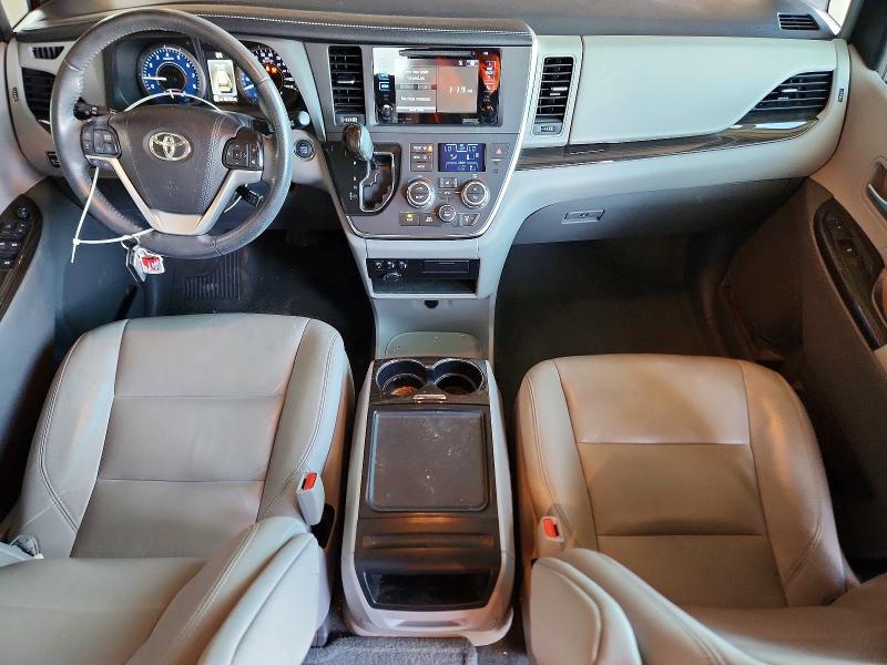 51677826 :رقم المزاد ، 5TDYZ3DC1HS889818 vin ، 2017 Toyota Sienna مزاد بيع