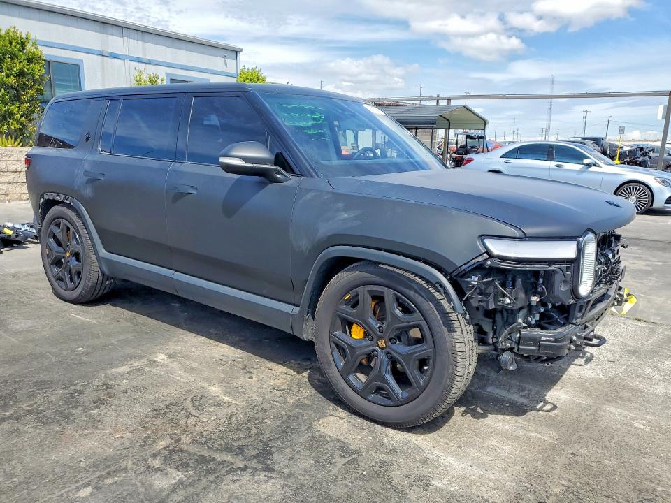 49705566 :رقم المزاد ، 7PDSGABA1PN028086 vin ، 2023 Rivian R1s مزاد بيع