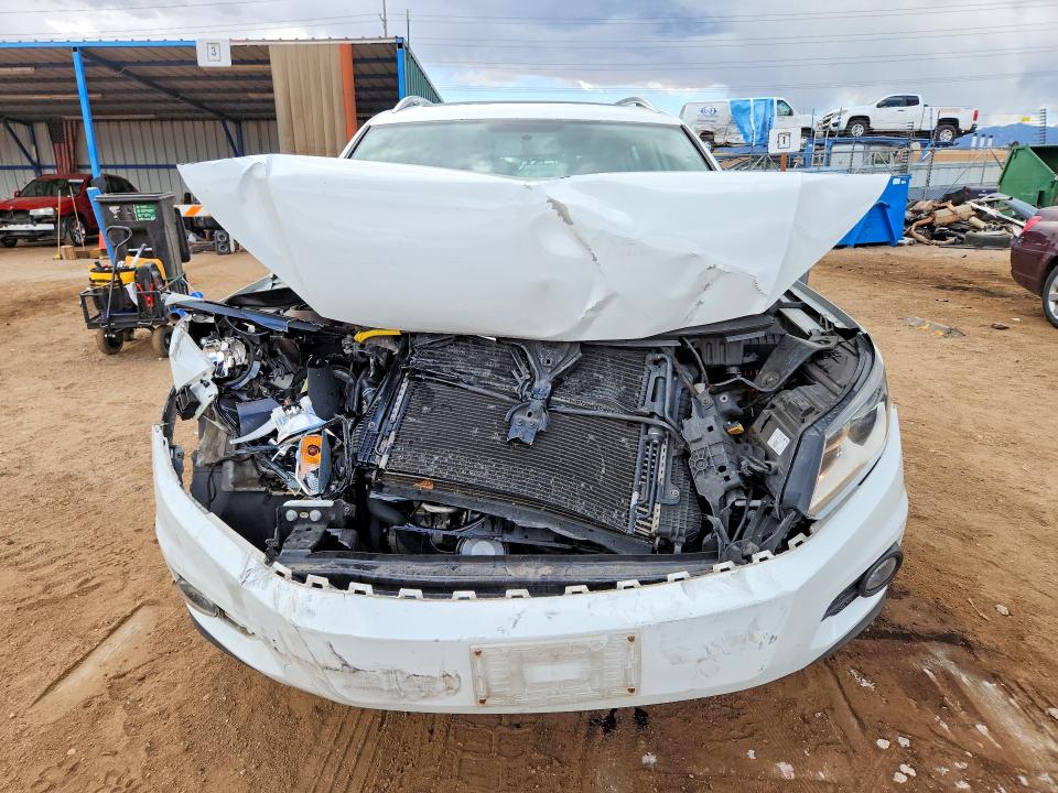 2015 Volkswagen Tiguan მანქანა იყიდება აუქციონზე, vin: WVGAV7AX7FW505092, აუქციონის ნომერი: 49601786