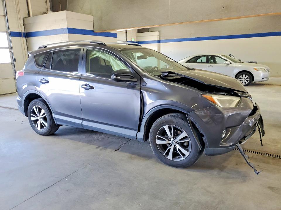 Продаж на аукціоні авто 2018 Toyota Rav4, vin: JTMRFREV3JJ746940, номер лоту: 49796036