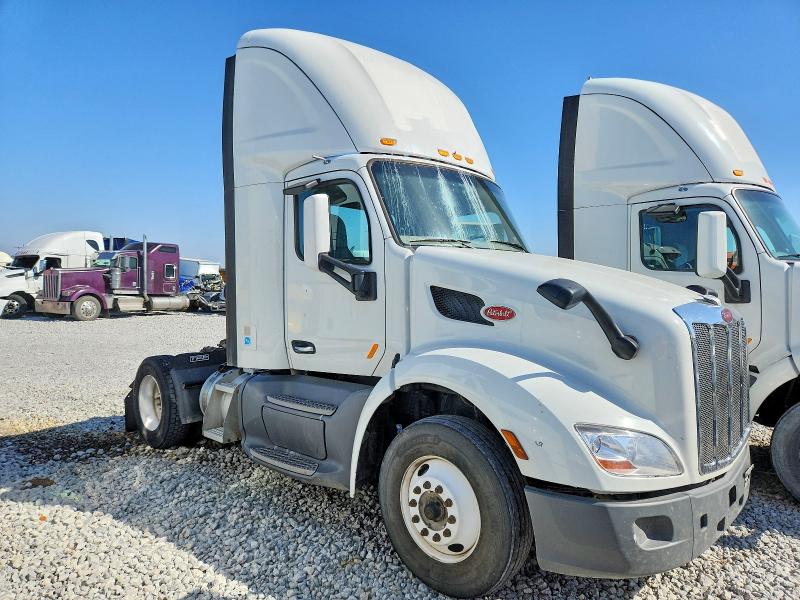 93019645 :رقم المزاد ، 1XPBA48X1JD478063 vin ، 2018 Peterbilt Tractor 579 مزاد بيع