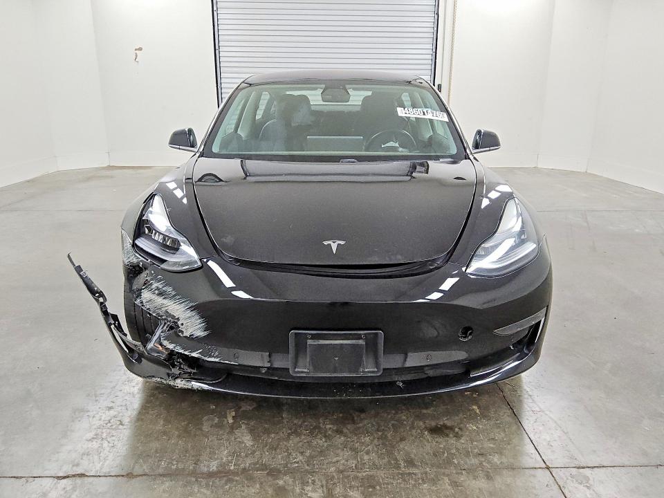 48601476 :رقم المزاد ، 5YJ3E1EA9JF028078 vin ، 2018 Tesla Model 3 مزاد بيع