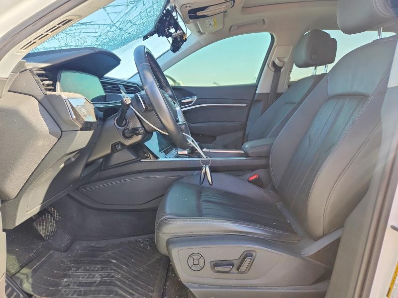 Продажа на аукционе авто 2021 Audi E-tron, vin: WA1LAAGE7MB038010, номер лота: 49666136