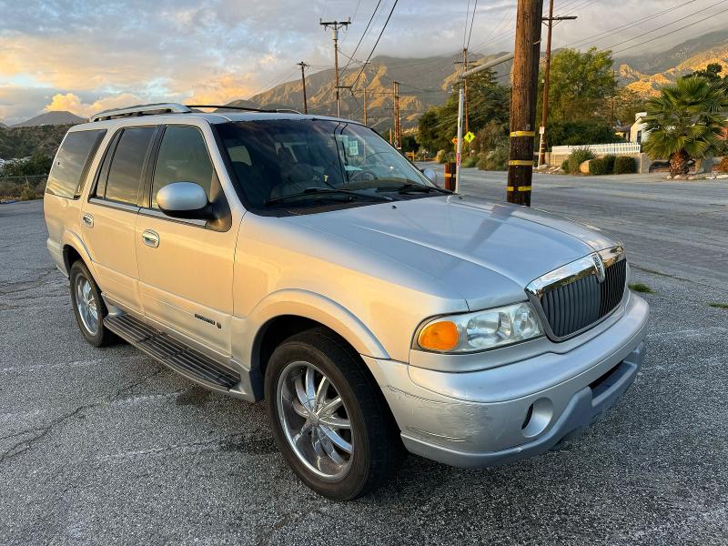 50707326 :رقم المزاد ، 5LMFU28A8YLJ24804 vin ، 2000 Lincoln Townhouse Navigator مزاد بيع