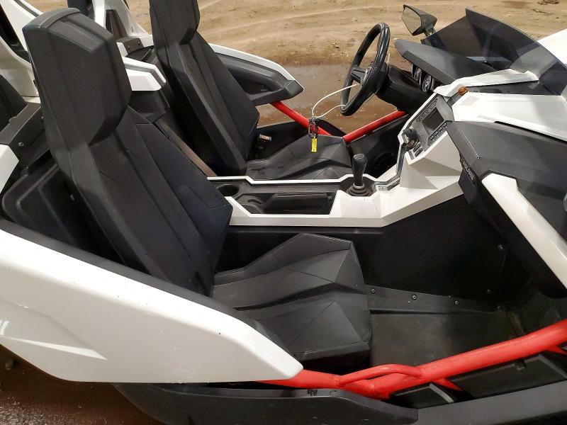 48973236 :رقم المزاد ، 57XAAPFA6G7113616 vin ، 2016 Polaris Slingshot مزاد بيع
