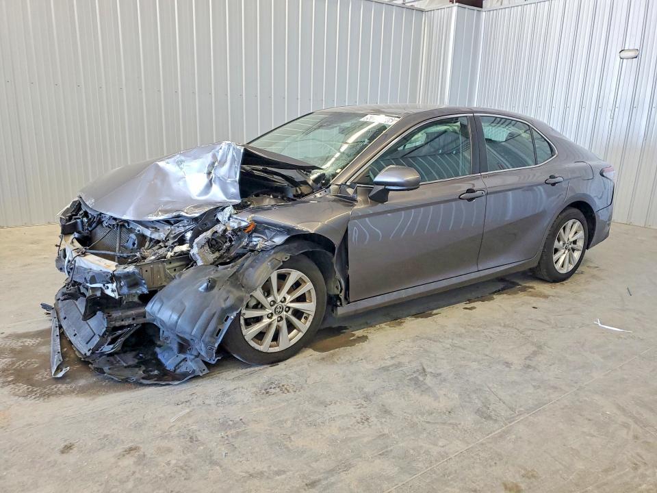 50291646 :رقم المزاد ، 4T1C11AK5MU417673 vin ، 2021 Toyota Camry مزاد بيع