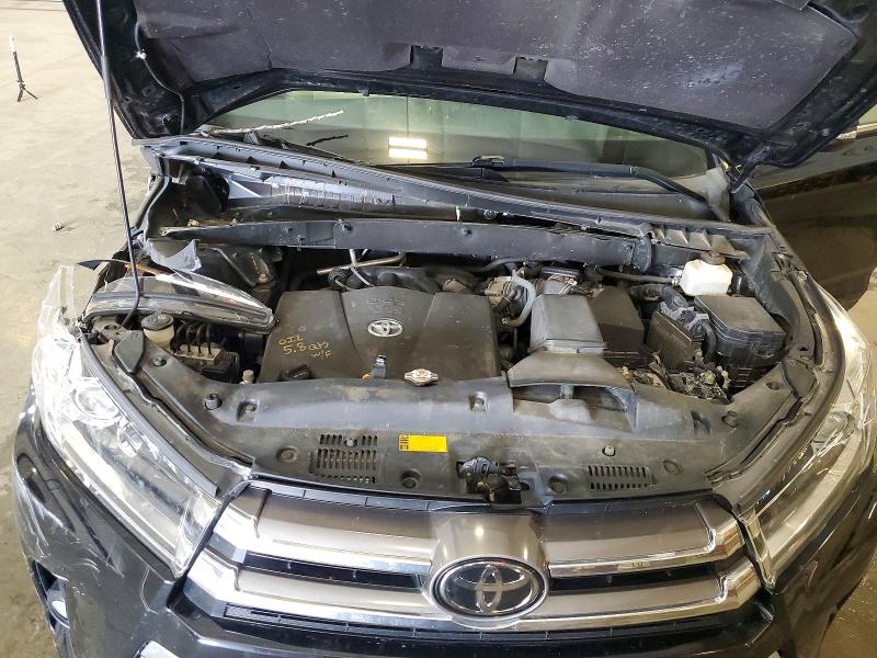 51865346 :رقم المزاد ، 5TDDZRFH8JS877830 vin ، 2018 Toyota Highlander مزاد بيع