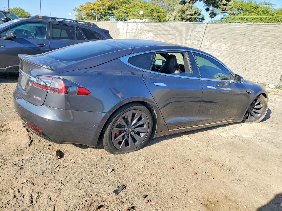 49937516 :رقم المزاد ، 5YJSA1E47JF243878 vin ، 2018 Tesla Model S مزاد بيع
