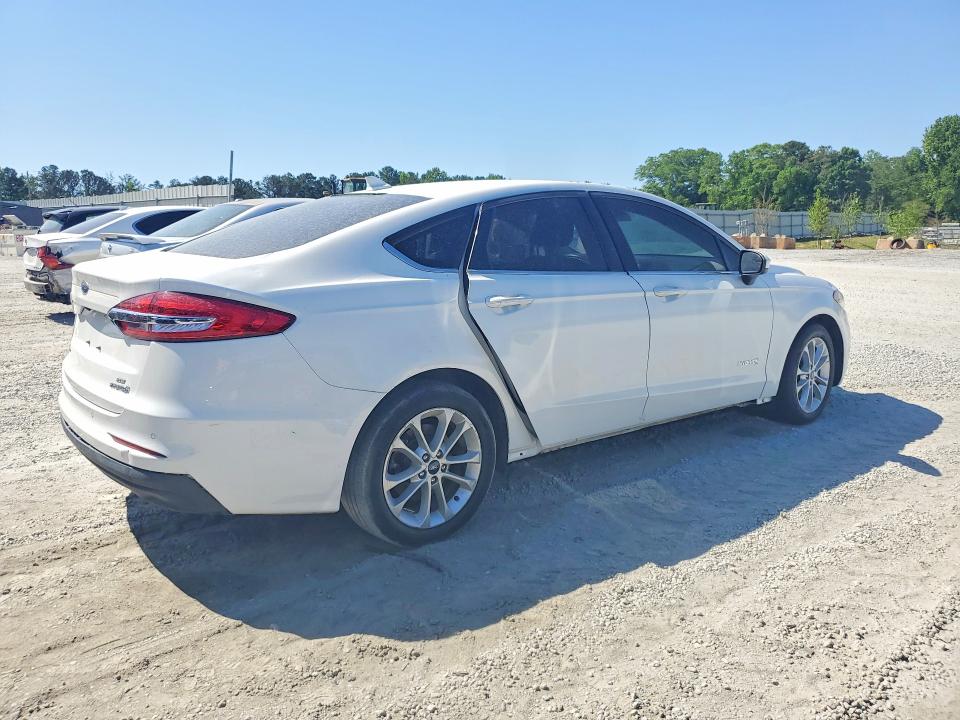 50502106 :رقم المزاد ، 3FA6P0LU4KR120221 vin ، 2019 Ford Fusion مزاد بيع