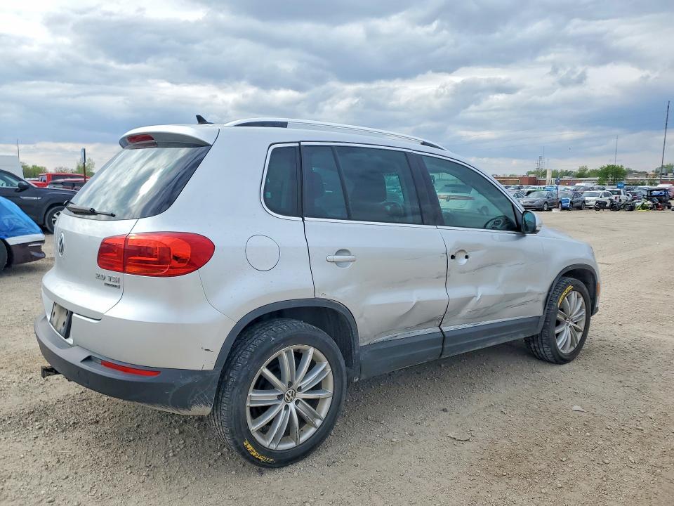 52088746 :رقم المزاد ، WVGBV7AX9CW560434 vin ، 2012 Volkswagen Tiguan مزاد بيع