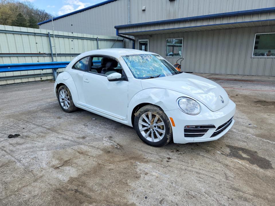 2017 Volkswagen Beetle მანქანა იყიდება აუქციონზე, vin: 3VWJ17AT2HM607736, აუქციონის ნომერი: 51000416