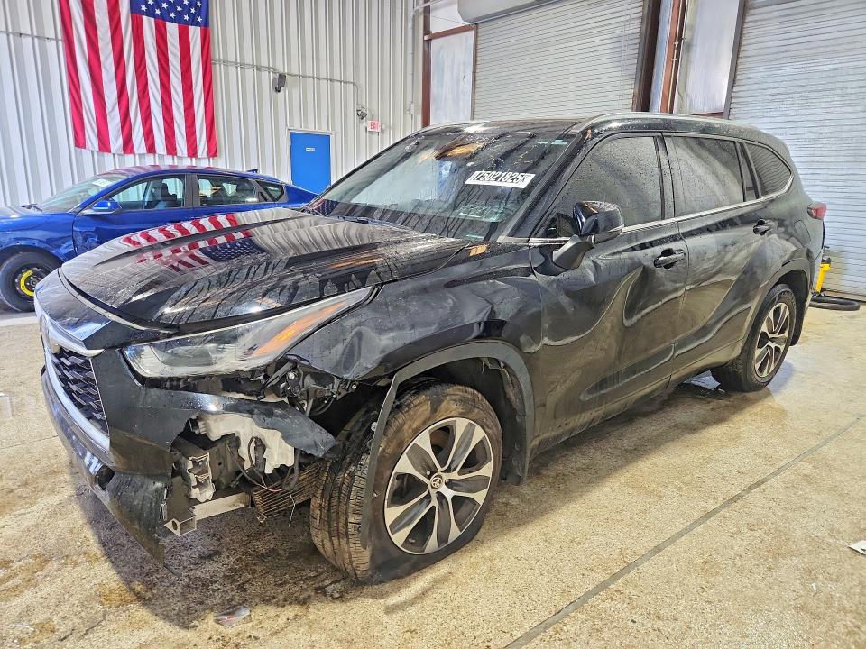 75021825 :رقم المزاد ، 5TDHZRBHXMS113991 vin ، 2021 Toyota Highlander مزاد بيع