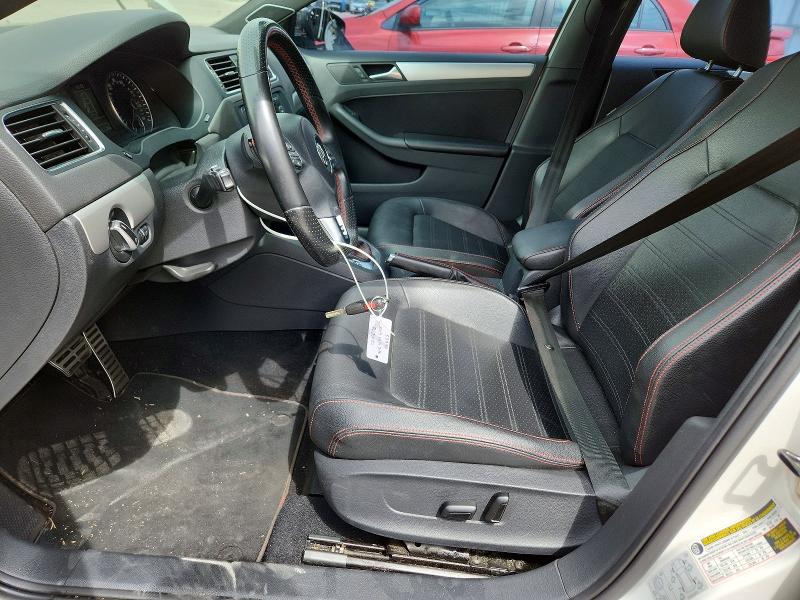 49138876 :رقم المزاد ، 3VW467AJ0DM255540 vin ، 2013 Volkswagen Jetta مزاد بيع
