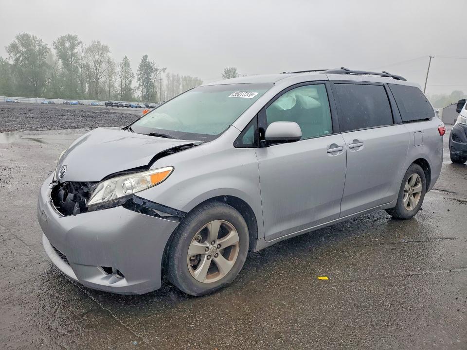 Продажа на аукционе авто 2015 Toyota Sienna, vin: 5TDKK3DC9FS552532, номер лота: 50817376