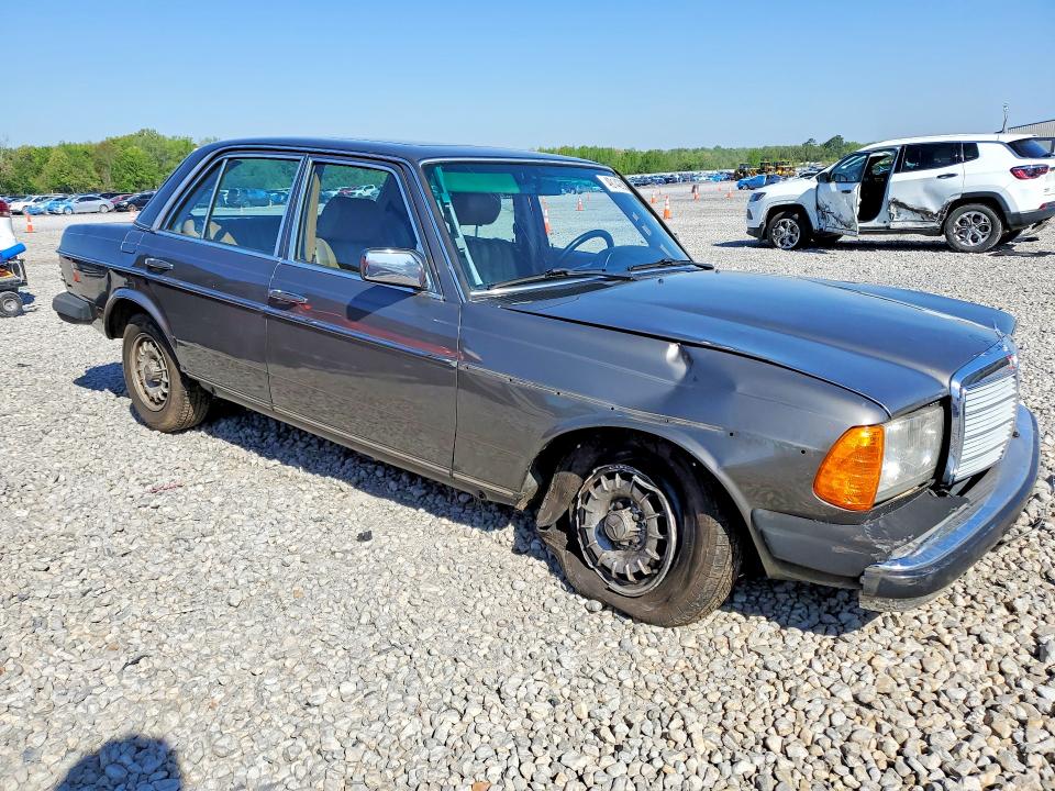 1983 Mercedes-benz 300 მანქანა იყიდება აუქციონზე, vin: WDBAB33A0DB016776, აუქციონის ნომერი: 49142636