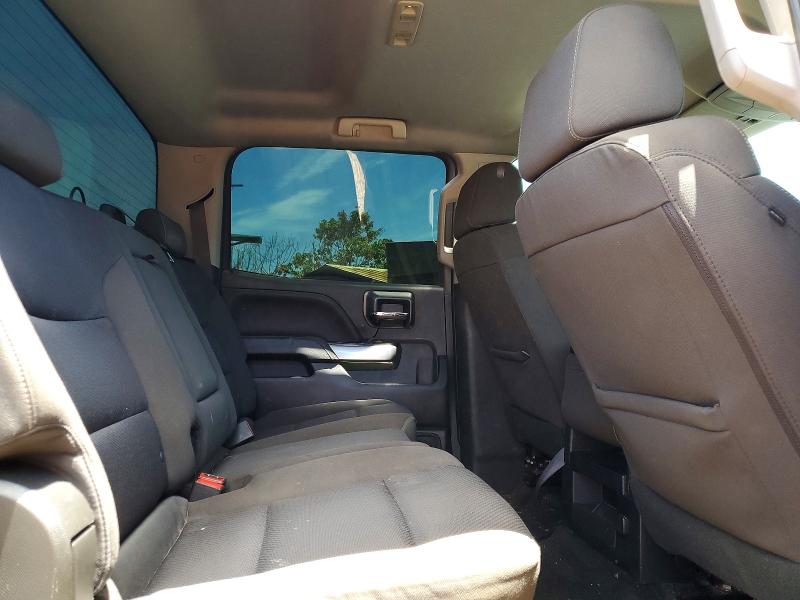 47137716 :رقم المزاد ، 3GCUKREC3JG220040 vin ، 2018 Chevrolet Silverado مزاد بيع