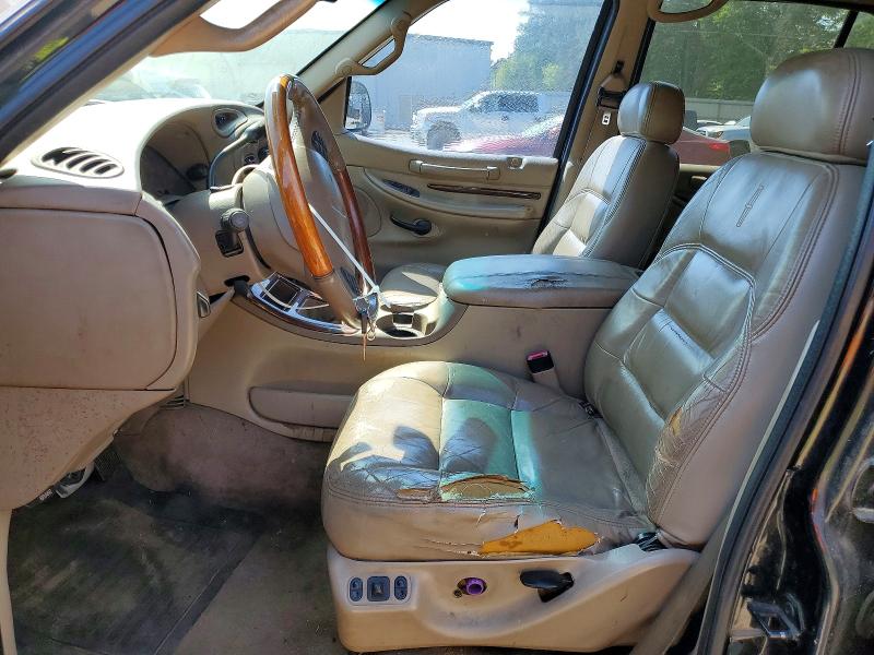 48108216 :رقم المزاد ، 5LMPU28A9YLJ00290 vin ، 2000 Lincoln Townhouse Navigator مزاد بيع