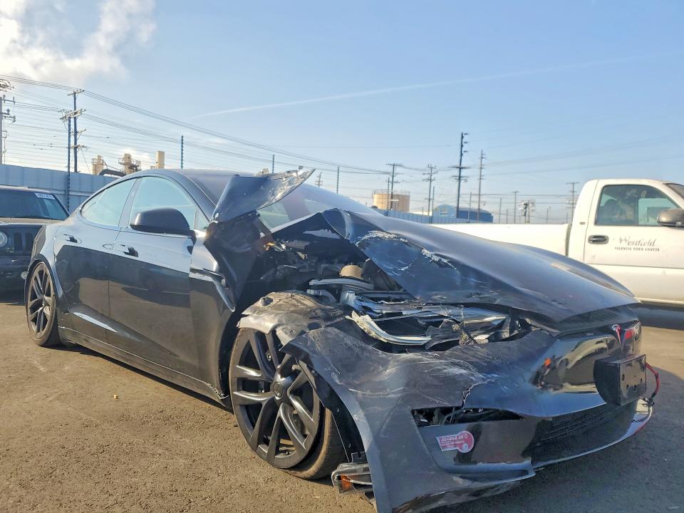 49281846 :رقم المزاد ، 5YJSA1E51PF528660 vin ، 2023 Tesla Model S مزاد بيع