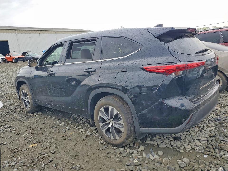 Продажа на аукционе авто 2021 Toyota Highlander, vin: 5TDGZRBH3MS557385, номер лота: 50760296