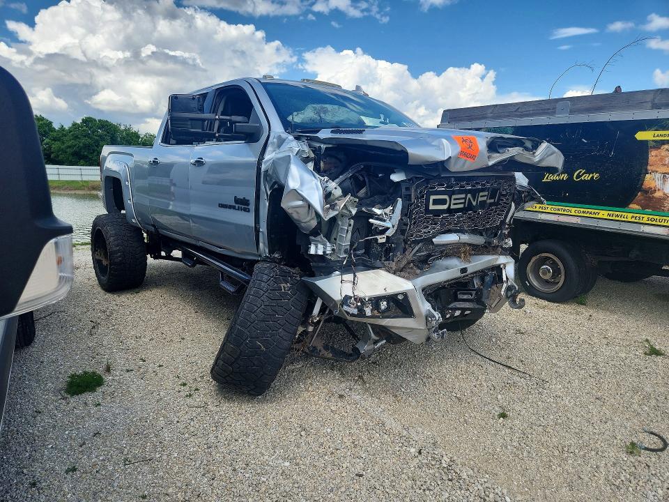 53294266 :رقم المزاد ، 1GT12UEY2JF133071 vin ، 2018 Gmc Sierra مزاد بيع