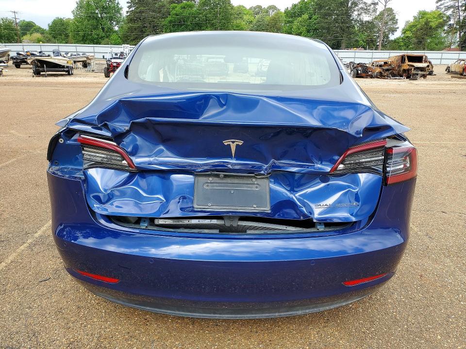 49275976 :رقم المزاد ، 5YJ3E1EA7JF010565 vin ، 2018 Tesla Model 3 مزاد بيع