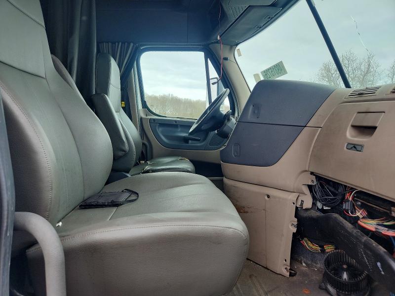 Продажа на аукционе авто 2015 Freightliner Cascadia 125, vin: 1FUJGLD67FLGJ1338, номер лота: 49315726