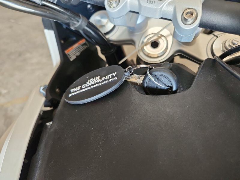 50578316 :رقم المزاد ، ZGUMGUA05PM000143 vin ، 2023 Moto Guzzi V100 مزاد بيع