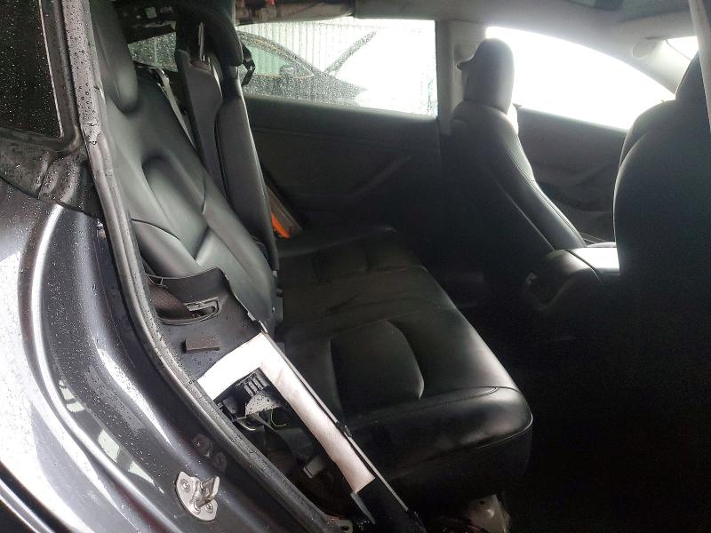 49447566 :رقم المزاد ، 5YJ3E1EB8JF083081 vin ، 2018 Tesla Model 3 مزاد بيع