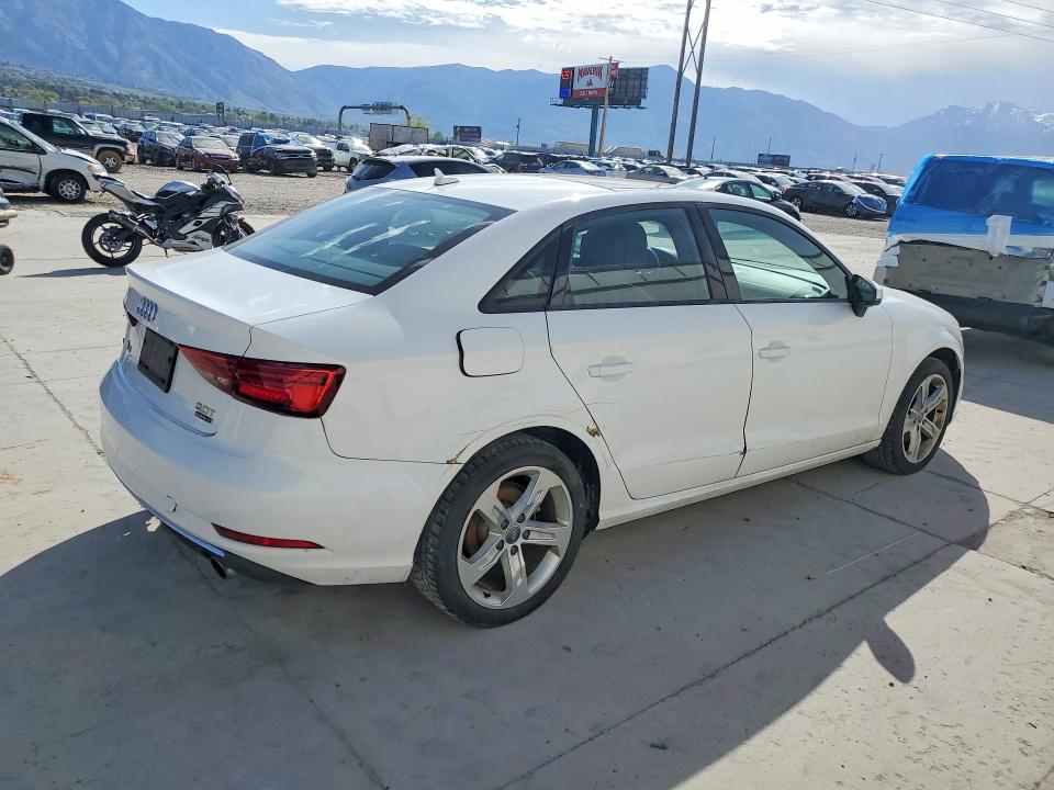 49273966 :رقم المزاد ، WAUB8GFF7H1011537 vin ، 2017 Audi A3 مزاد بيع